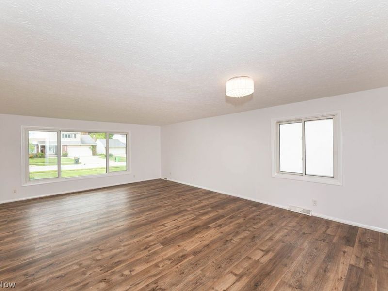 1639 Windsor Drive, Mayfield Heights, OH 44124 Photo 8