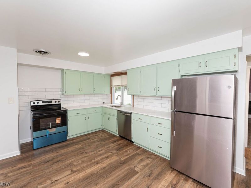 1639 Windsor Drive, Mayfield Heights, OH 44124 Photo 9