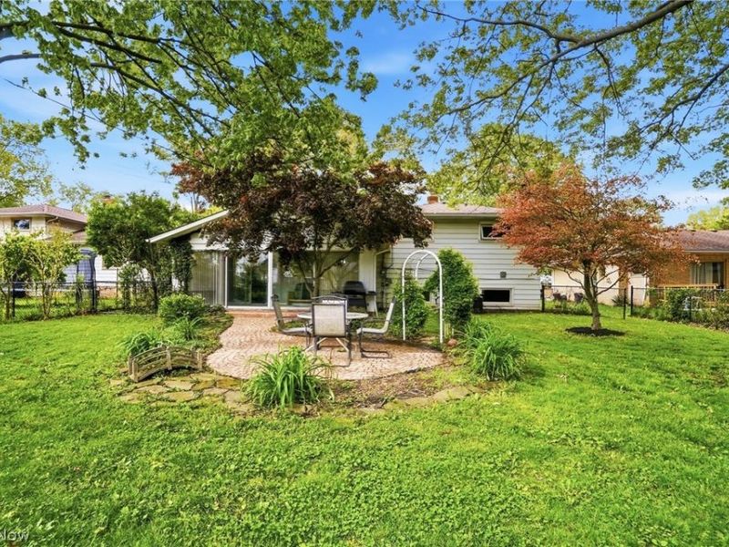 4492 Camellia Lane, North Olmsted, OH 44070 Photo 18