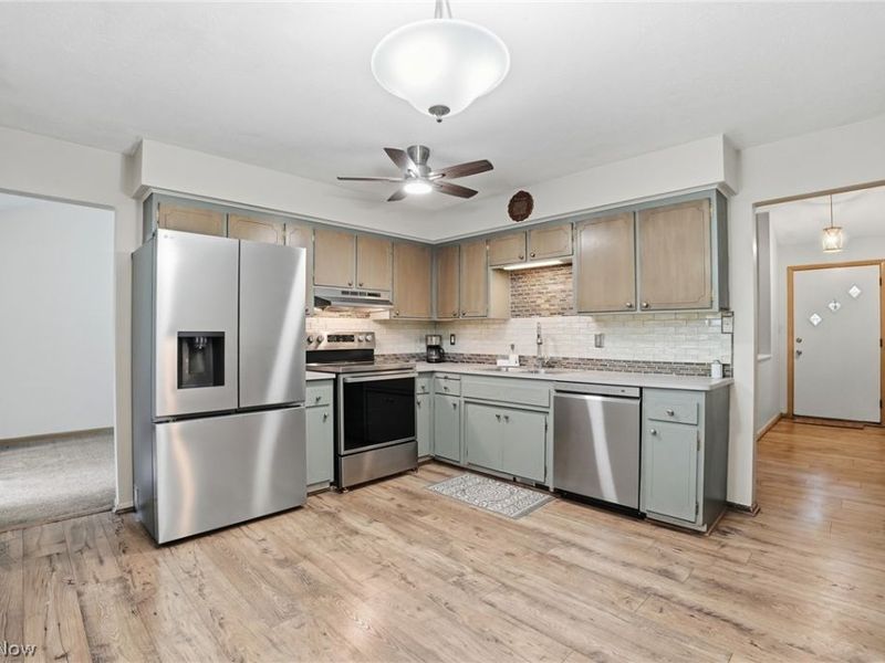 4492 Camellia Lane, North Olmsted, OH 44070 Photo 7