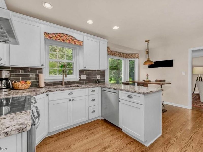 18838 Canyon Road, Fairview Park, OH 44126 Photo 12