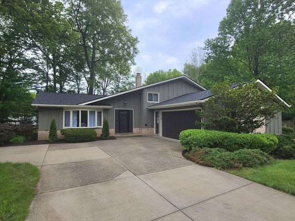 27384 Linwood Circle , North Olmsted, OH 44070
