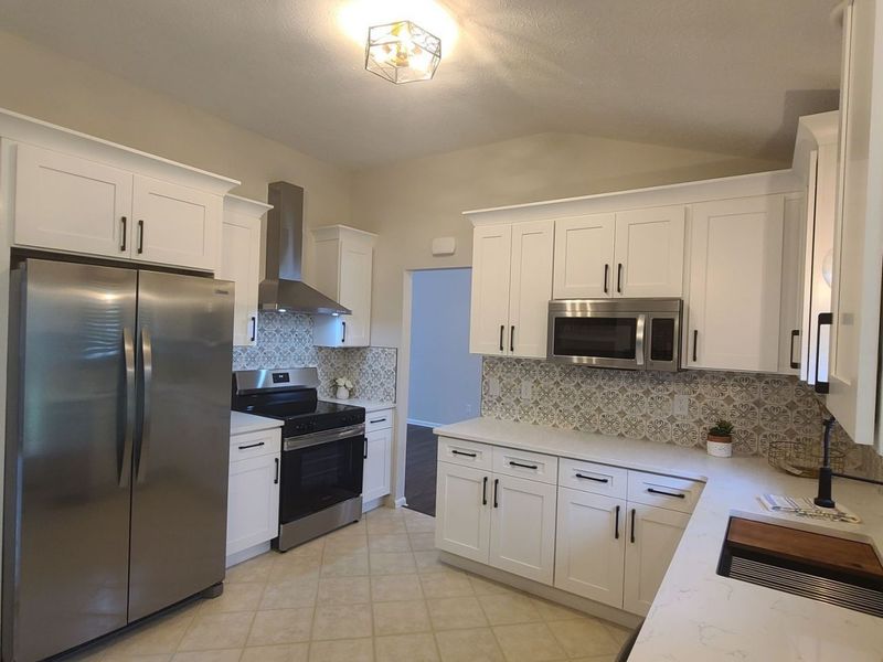 27384 Linwood Circle, North Olmsted, OH 44070 Photo 4