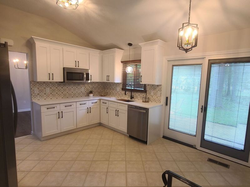 27384 Linwood Circle, North Olmsted, OH 44070 Photo 5