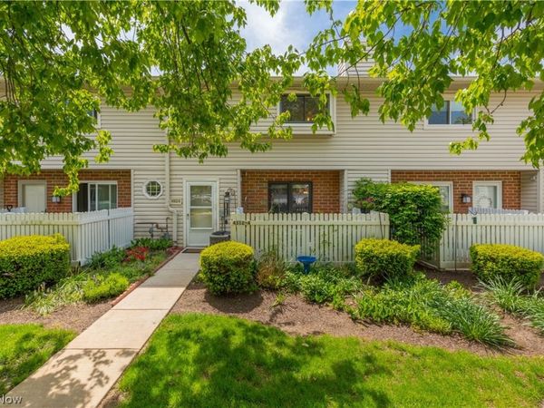 4312 -4 Hyde Park , North Olmsted, OH 44070
