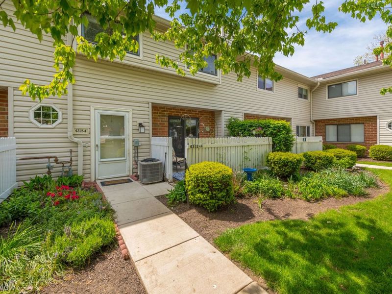 4312 -4 Hyde Park, North Olmsted, OH 44070 Photo 2
