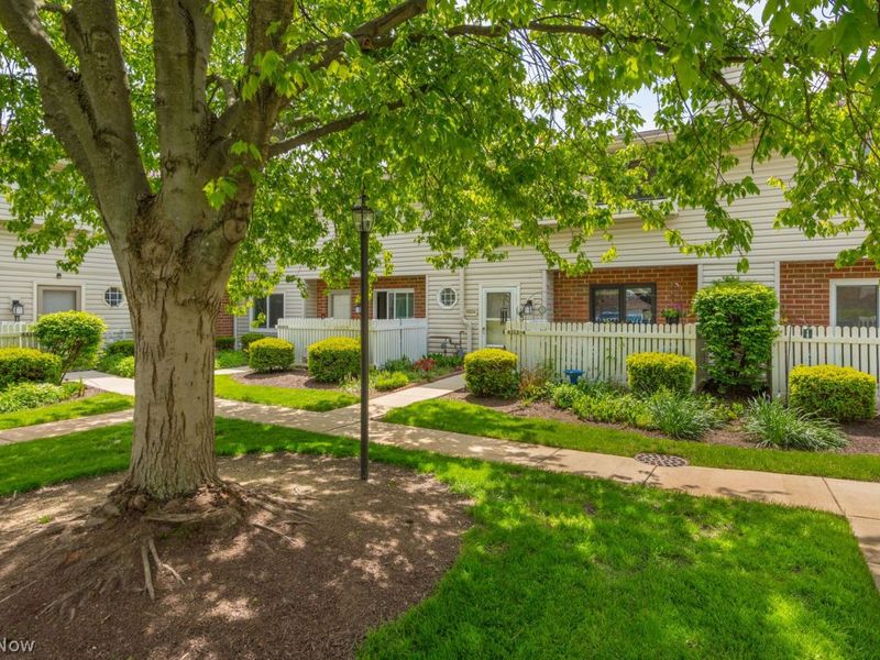 4312 -4 Hyde Park, North Olmsted, OH 44070 Photo 4