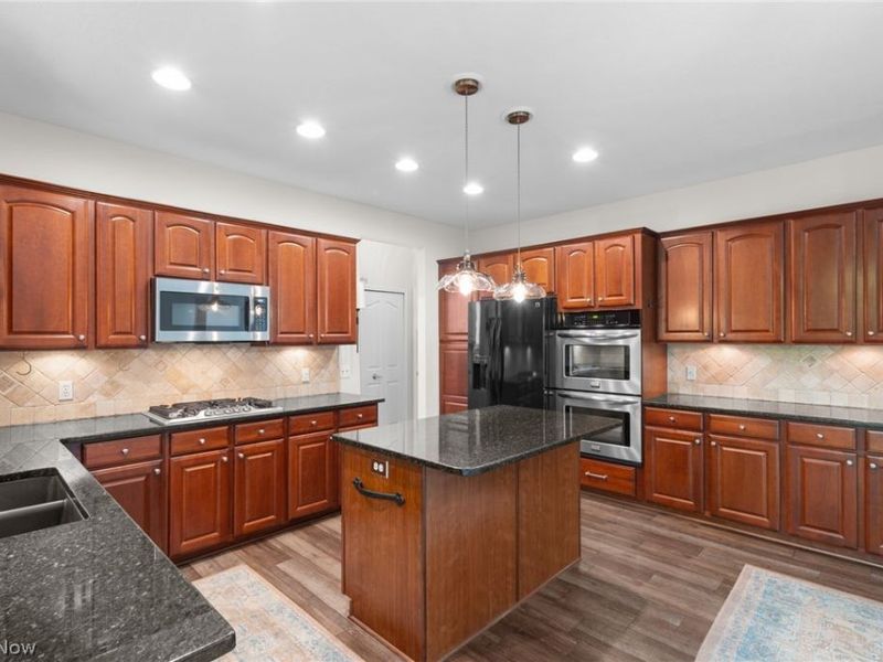 37903 Heron Lane, Avon, OH 44011 Photo 22