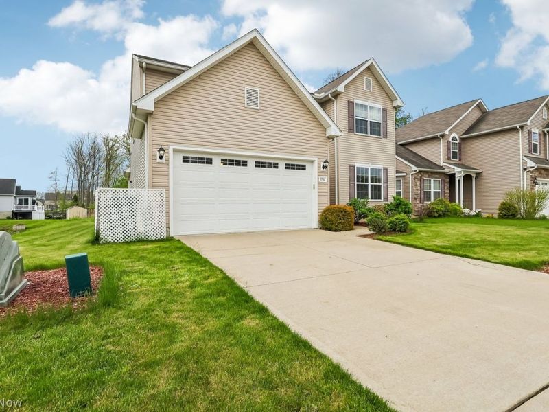 3784 Firethorn Drive, Aurora, OH 44202 Photo 2