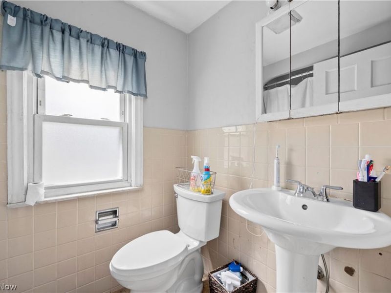 1877 Lawnway Road, South Euclid, OH 44121 Photo 16