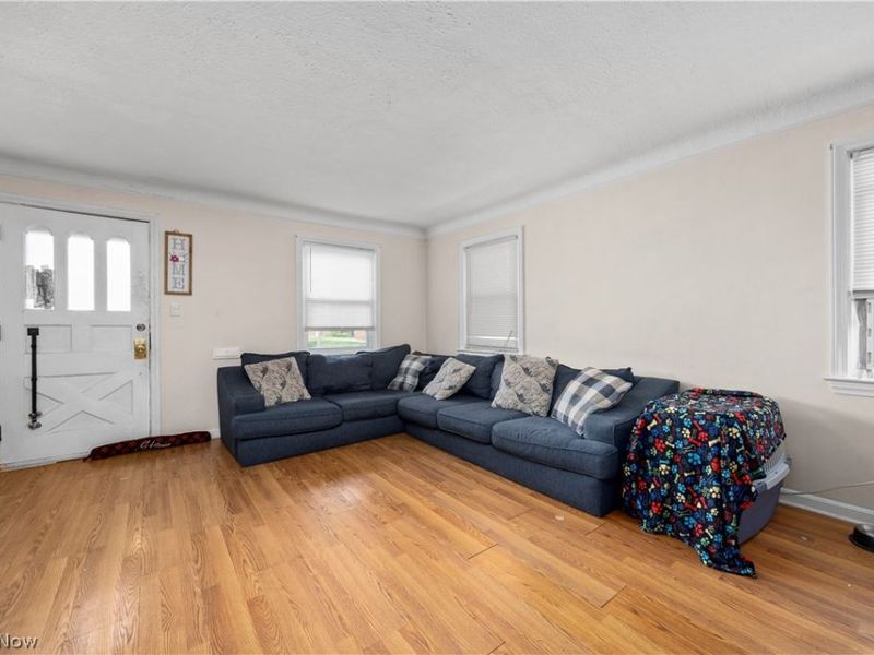 1877 Lawnway Road, South Euclid, OH 44121 Photo 4