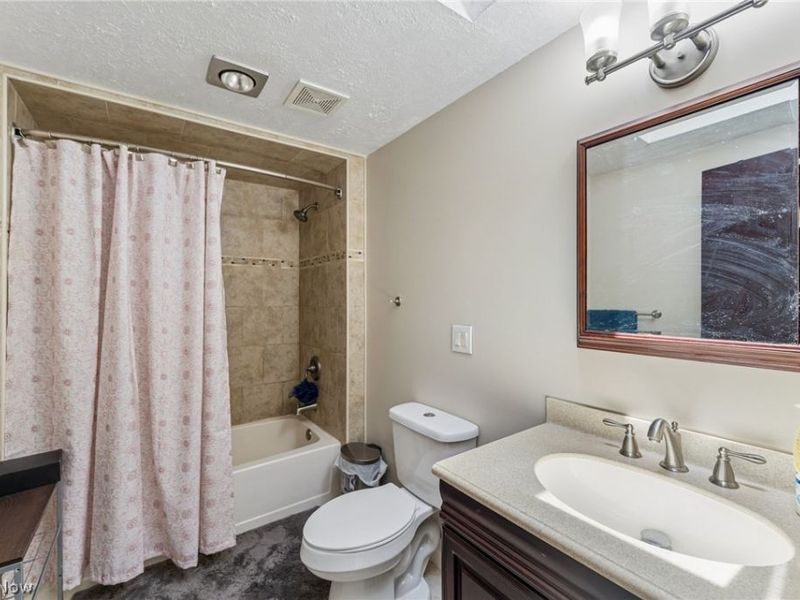 4562 Brendan Lane , North Olmsted, OH 44070 Photo 29