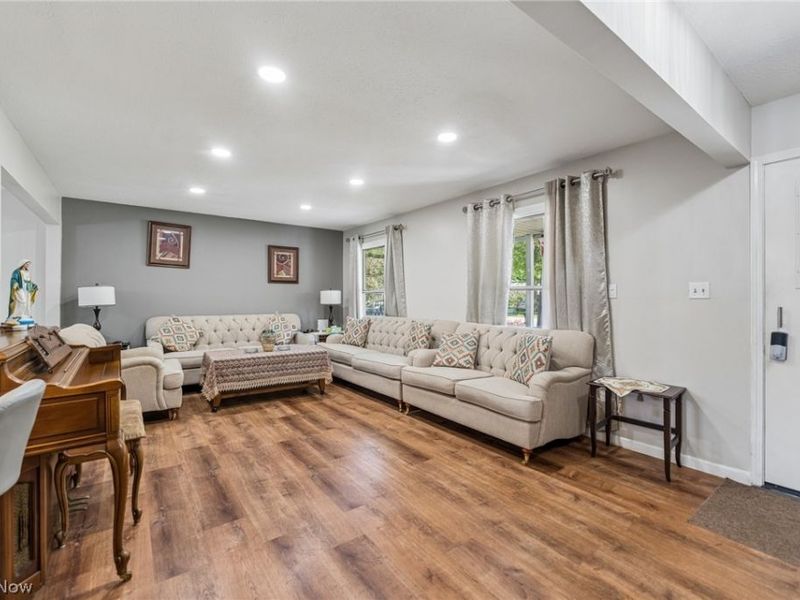 4562 Brendan Lane , North Olmsted, OH 44070 Photo 6