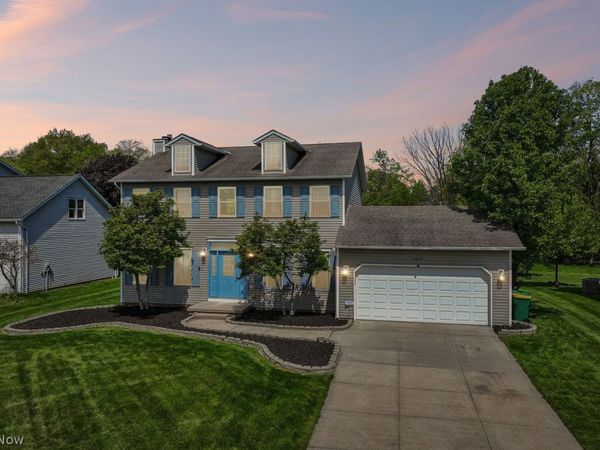 2411 Sandalwood Drive , Twinsburg, OH 44087