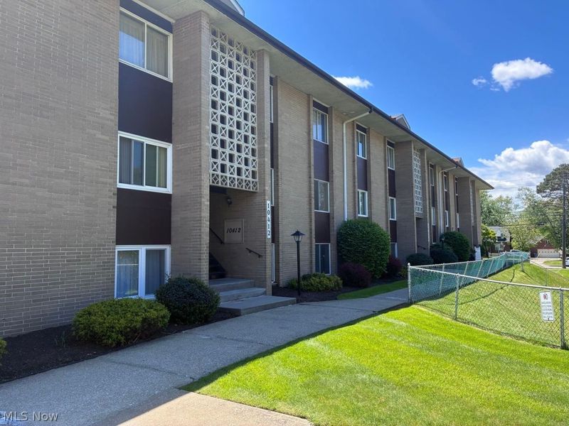 10412 N Church Drive, Unit 306, Parma Heights, OH 44130 Photo 2