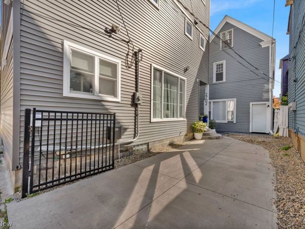 2702 Bridge Avenue , Cleveland, OH 44113