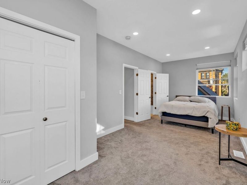 2702 Bridge Avenue, Cleveland, OH 44113 Photo 32