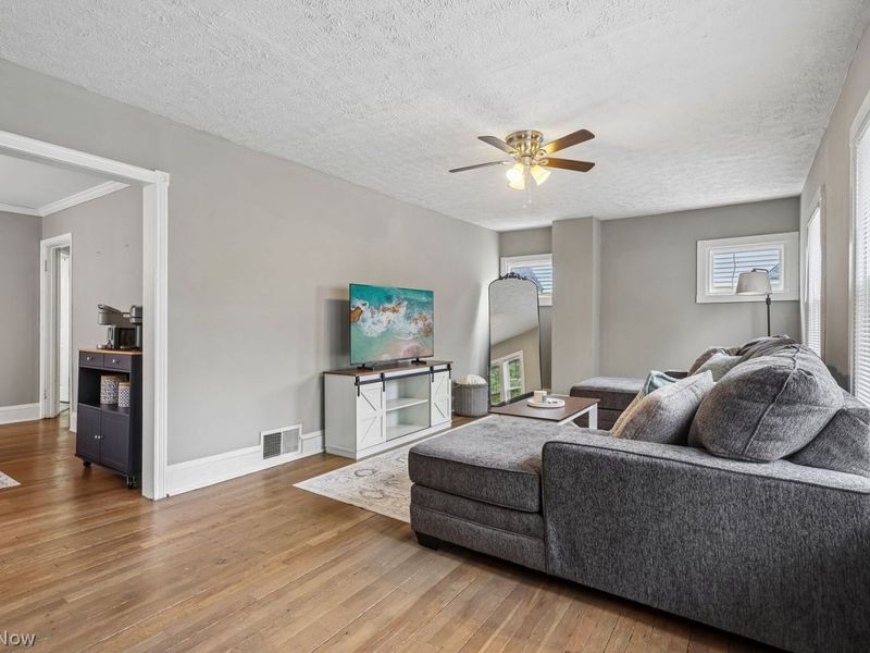 1308 Warren Road , Lakewood, OH 44107 Photo 3
