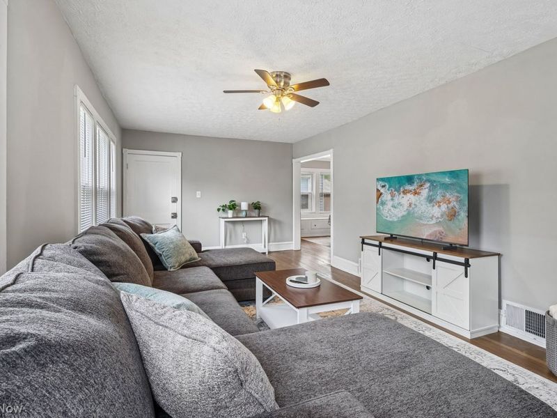1308 Warren Road , Lakewood, OH 44107 Photo 5