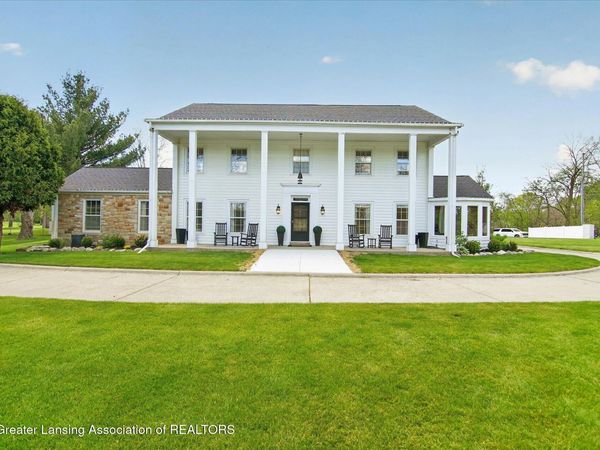 125 W Riverside Street, Williamston, MI 48895
