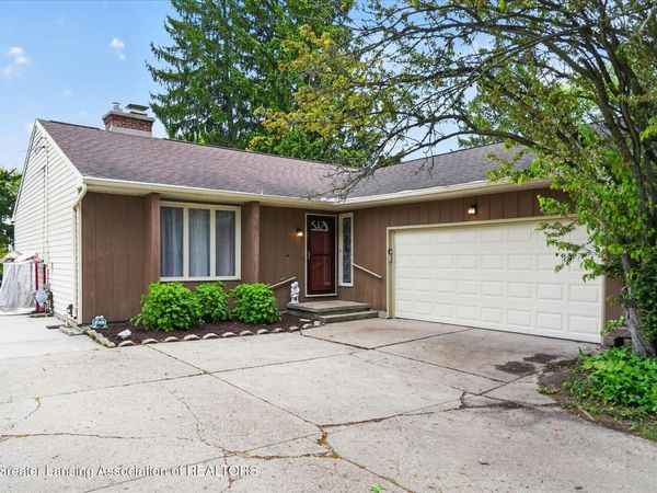 511 Kenway Drive, Lansing, MI 48917