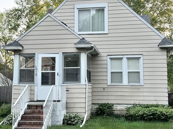 1019 N Jenison Avenue, Lansing, MI 48915