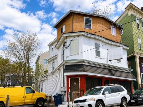 106 E Haverhill, Lawrence, MA 01841