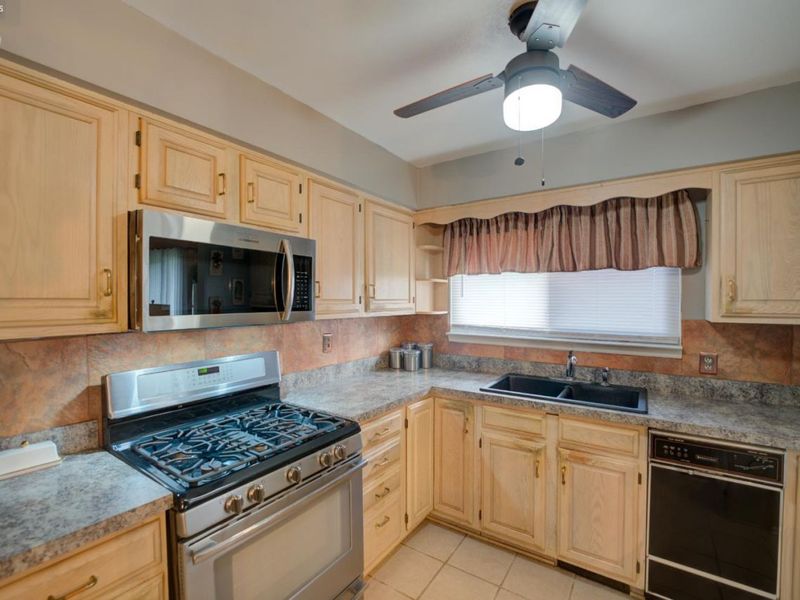 4700 Willow Avenue, Lorain, OH 44055 Photo 9