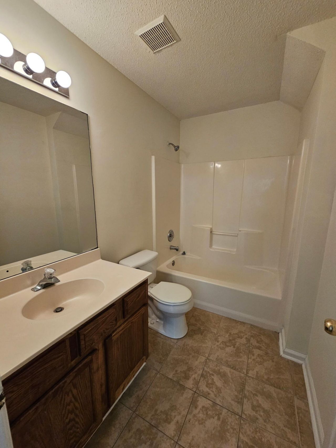 384 Gardners Circle Photo 12