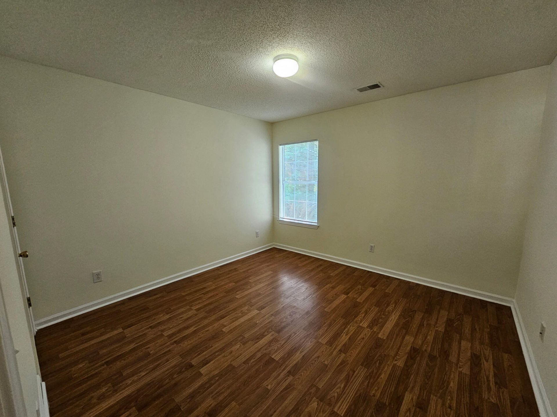 384 Gardners Circle Photo 6