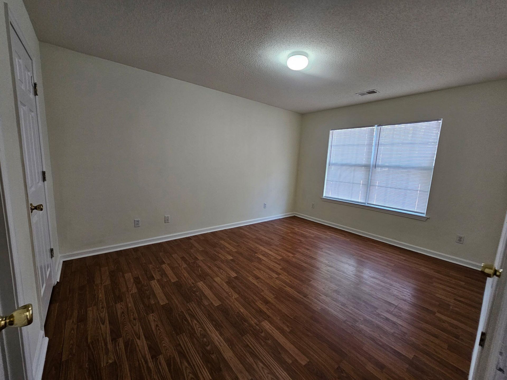 384 Gardners Circle Photo 7
