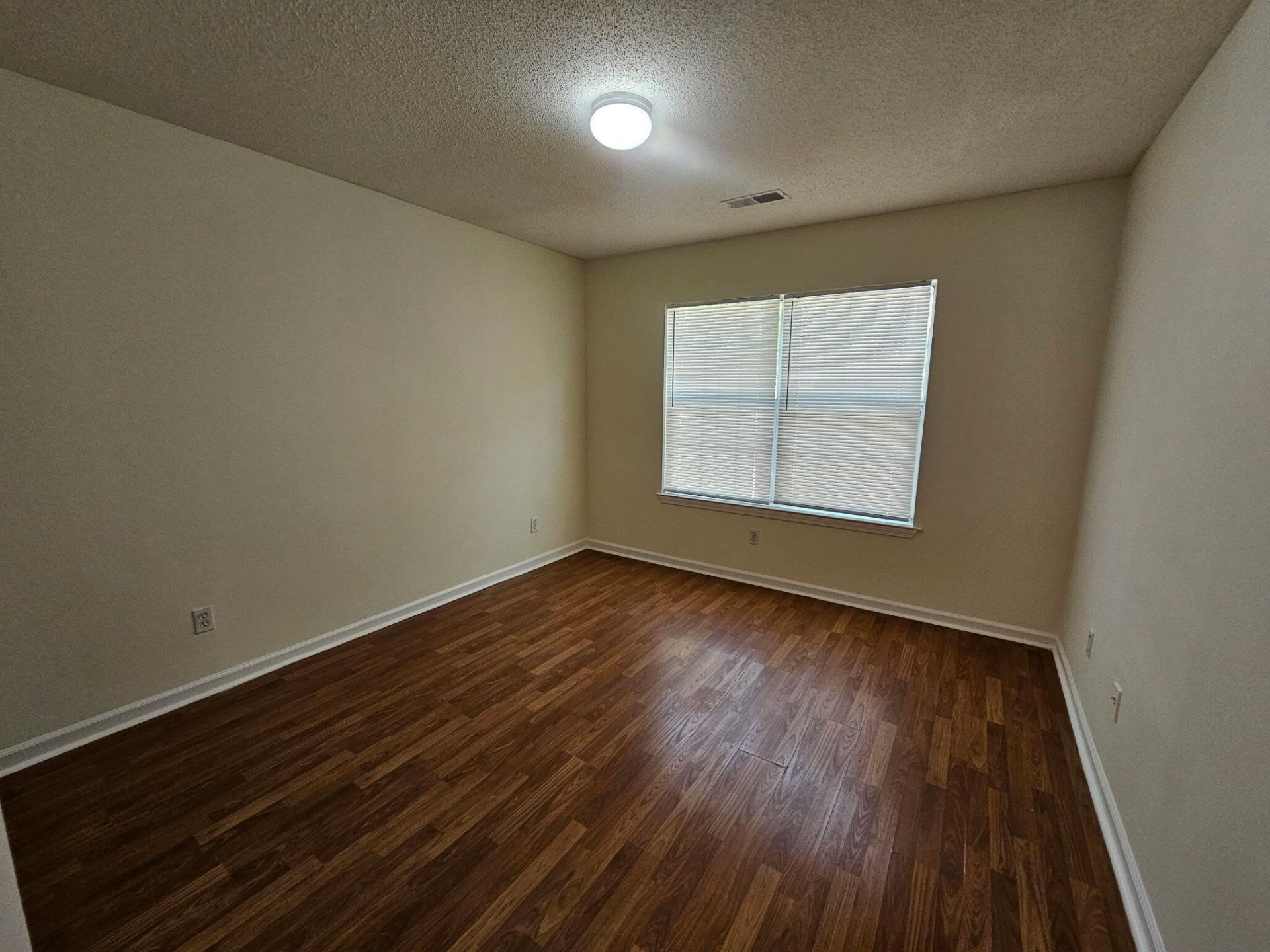 384 Gardners Circle Photo 8
