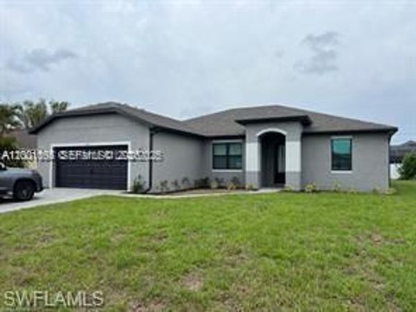 209 SE 26th TER , CAPE CORAL, FL 33904