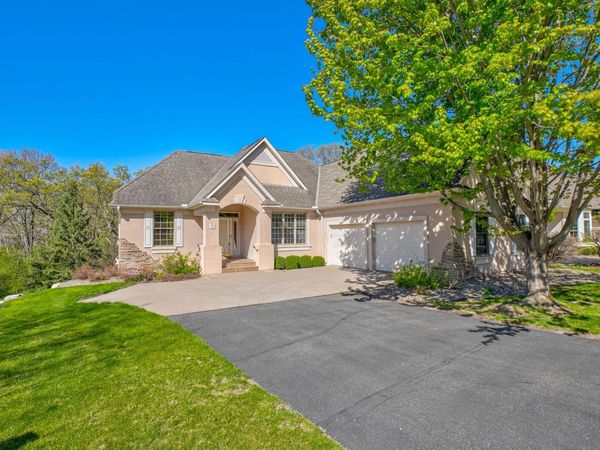 9 Knoll Road , North Oaks, MN 55127