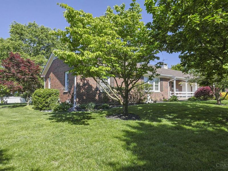 8161 Cox Road, West Chester, OH 45069 Photo 2