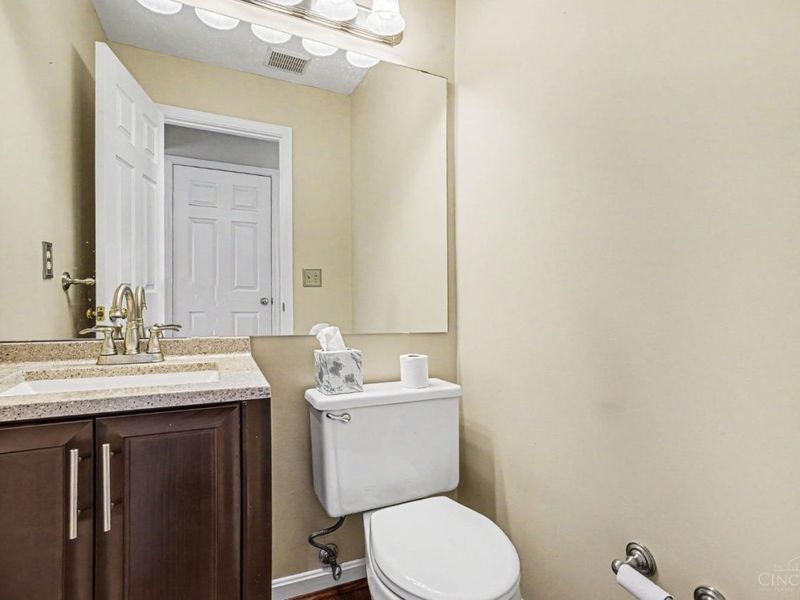 611 Shadowlawn Lane, Miami Twp, OH 45140 Photo 14