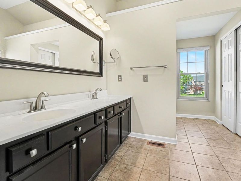 611 Shadowlawn Lane, Miami Twp, OH 45140 Photo 18