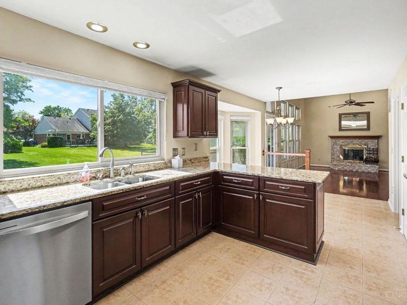 611 Shadowlawn Lane, Miami Twp, OH 45140 Photo 9