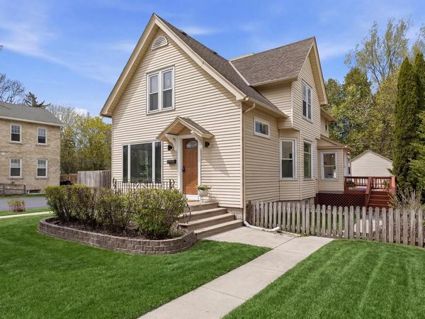 422 Grand AVENUE, Port Washington, WI 53074