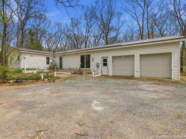 2437 E 100th Street, Grant, MI 49327