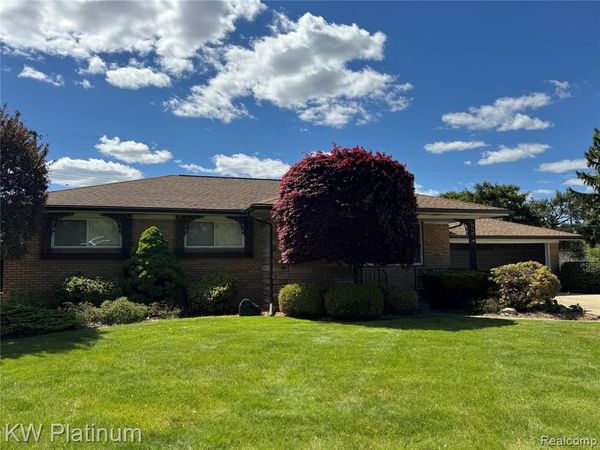 37351 Andrew Drive, Sterling Heights, MI 48312