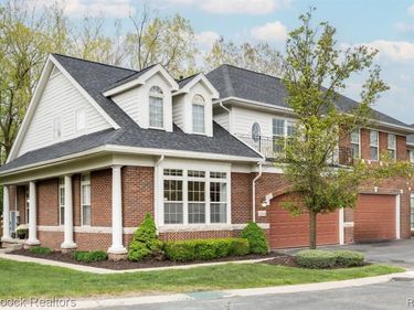 4344 Gateway Circle, West Bloomfield Twp, MI 48322