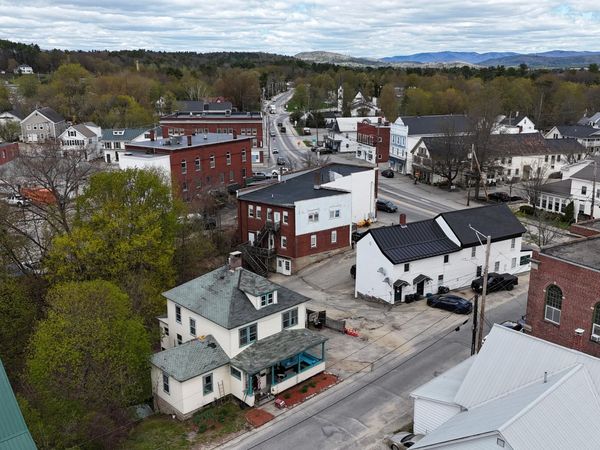 11 Barrows Street , Paris, ME 04281