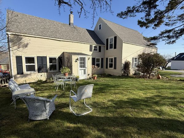 7 Mountain Street , Vinalhaven, ME 04863