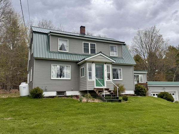 17 Old Pond Road , Dexter, ME 04930