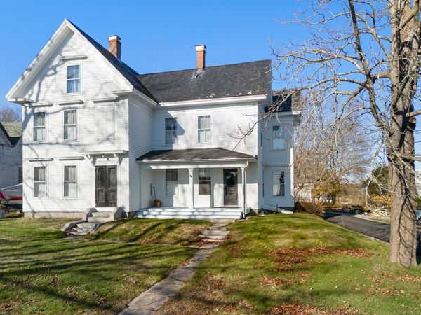 17 High Street , Vinalhaven, ME 04863