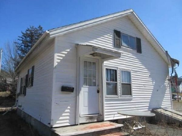 933 Main Road , Holden, ME 04429