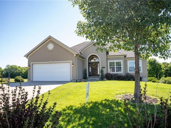 19327 Tomahawk Lane, St Joseph, MO 64505