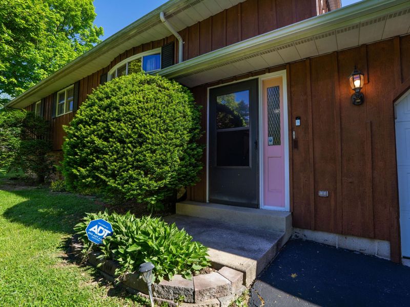 657 White Oak Drive, Springfield, OH 45504 Photo 2