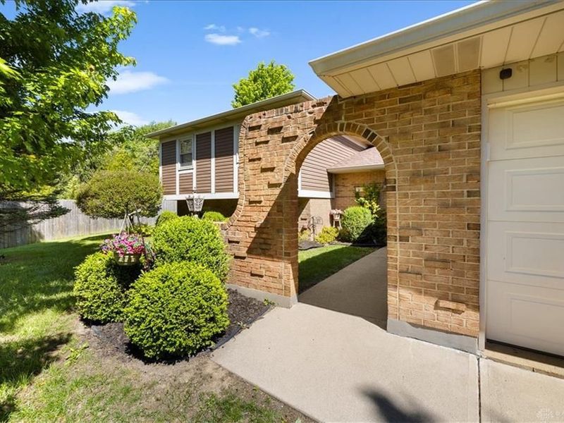 707 Clear Brooke Court, Vandalia, OH 45377 Photo 3